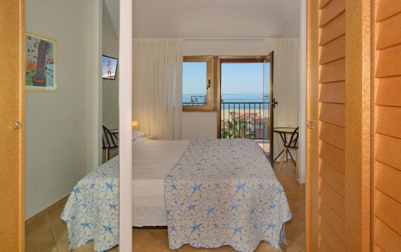 Hotel Bella Riviera Lungomare Viareggio Exterior foto